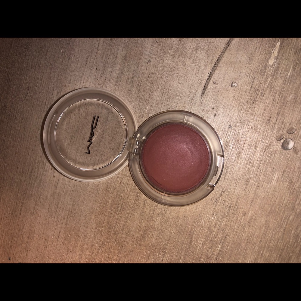 Mac glow play blush